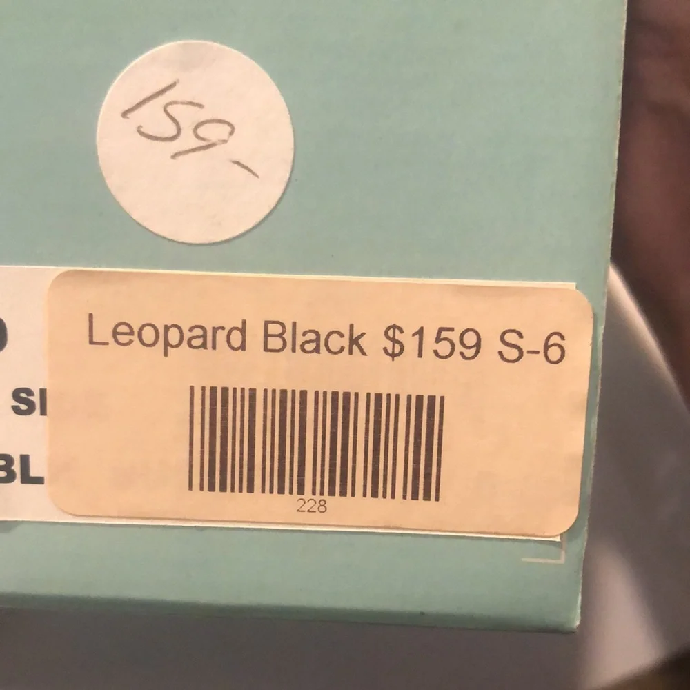 Woman’s  leopard print black short Boots - Picture 8 of 10